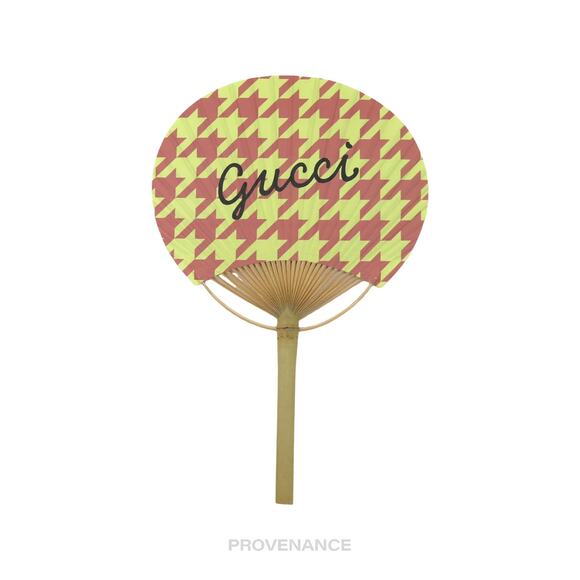 🔴 Gucci Logo Bamboo Hand Fan - Houndstooth Pink Yellow - Picture 1 of 5